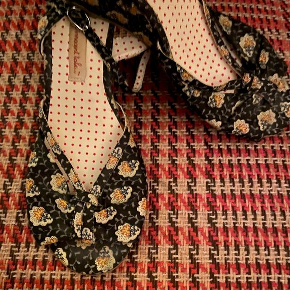 Floral Wedge Sandals by "But Another Innocent Tale..." Size 7.5 - Picture 3 of 7